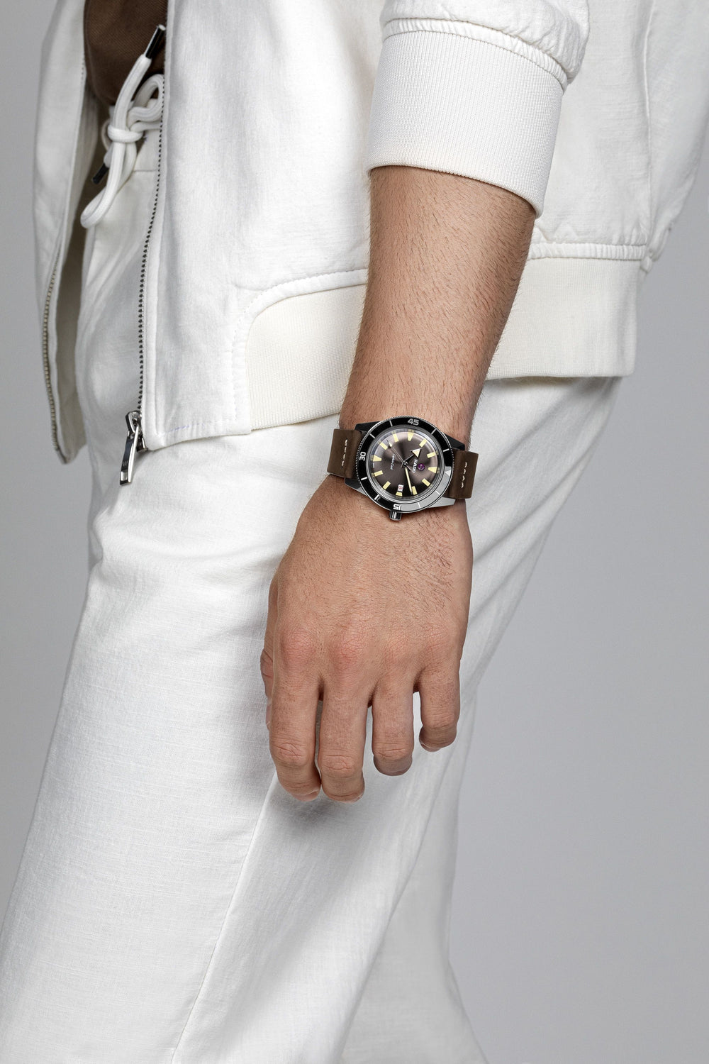 RADO Captain Cook Automatic R32505305 men wrist