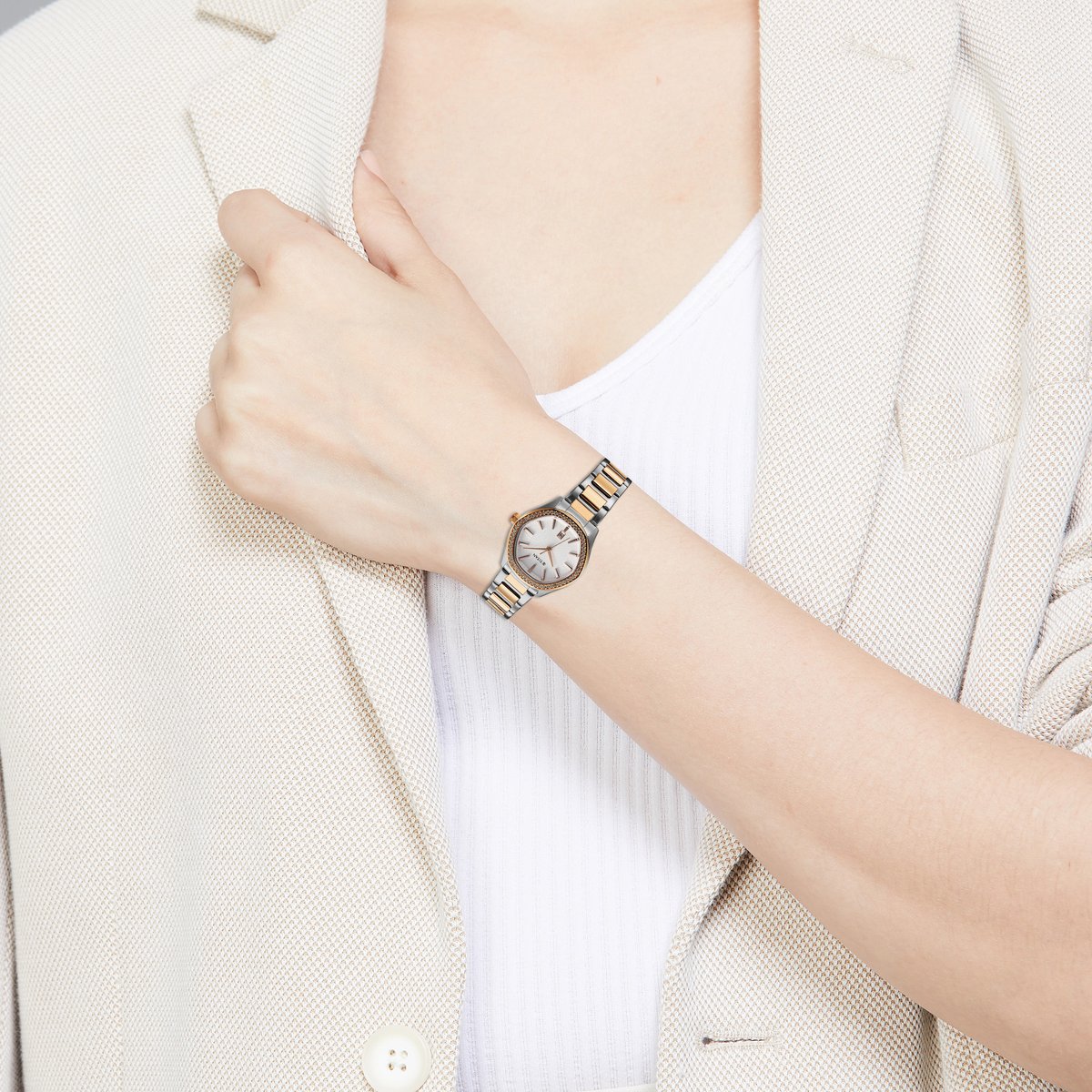 Titan Glamour Watch For Women 95326km01