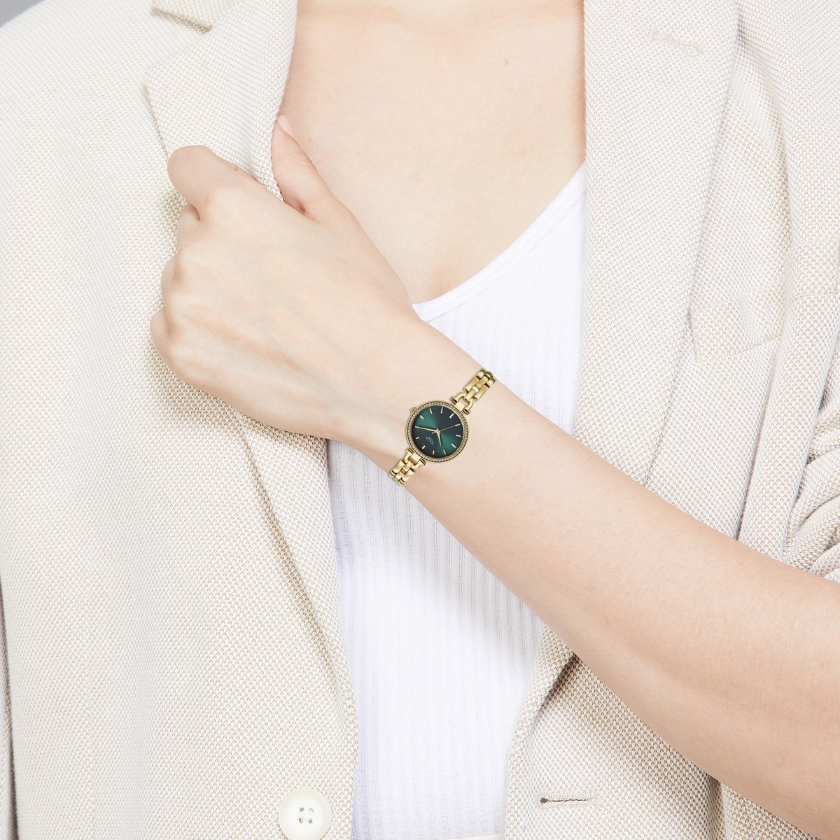 Titan Raga Showstopper Quartz Analog Watch For Women 95345ym01