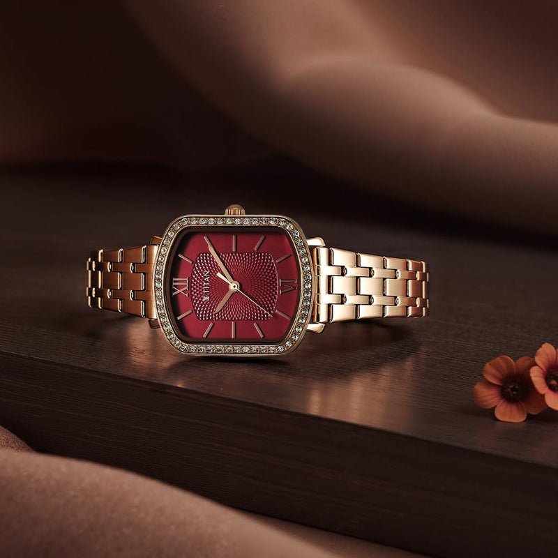 Titan Purple Metro Watch For Women 95323wm01