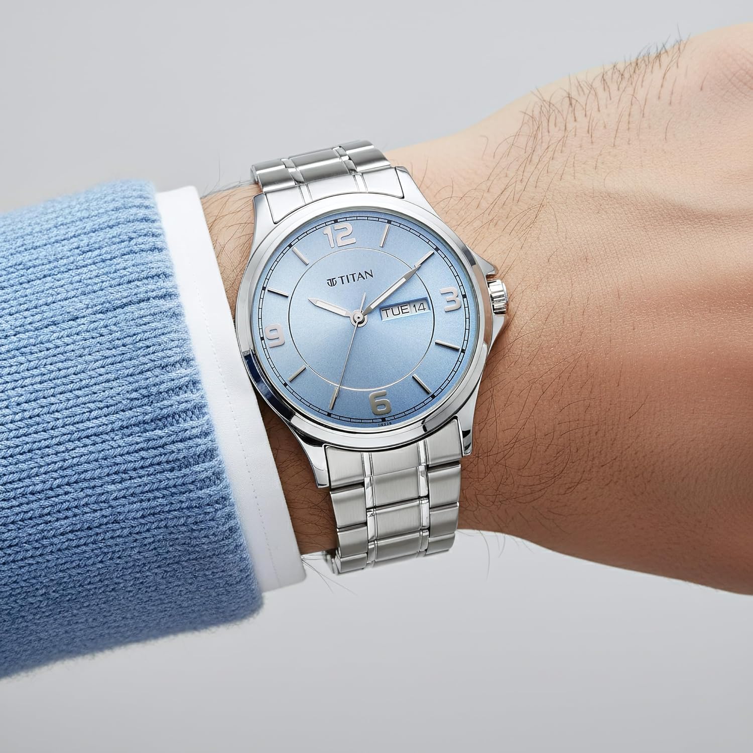 Titan Neo Arabic Analog Strap Watch for Men 1870sm07