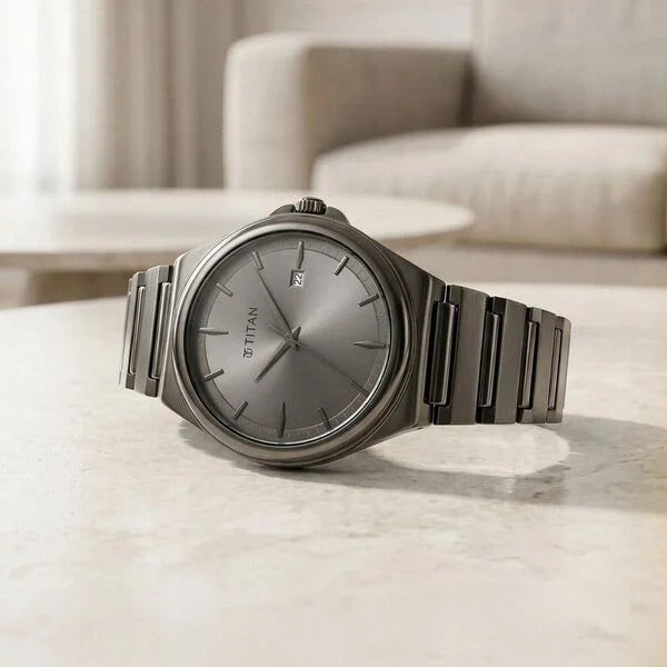 Titan Classique Sleek fit Quartz Analog Executive Style Watch 90261qm02