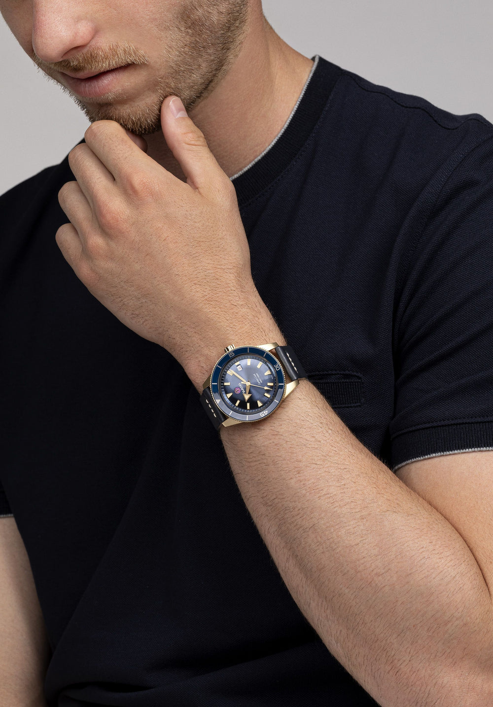 RADO Captain Cook Automatic Bronze R32504205 men hand wrist