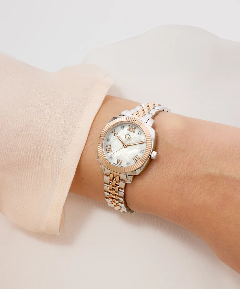 Gc Flair Coussin Mini Quartz Women 28 mm Z73002L1
