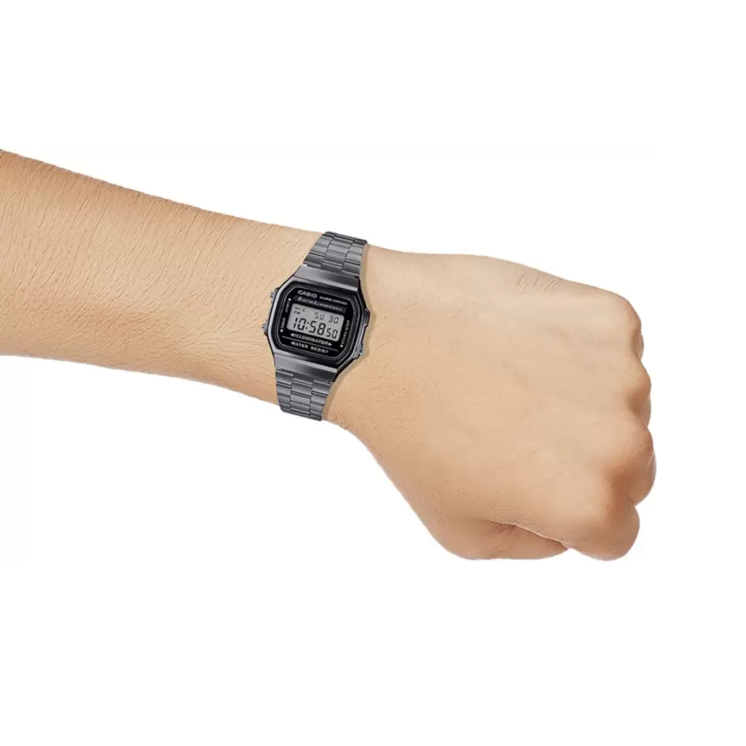 casio vintage watch in hend